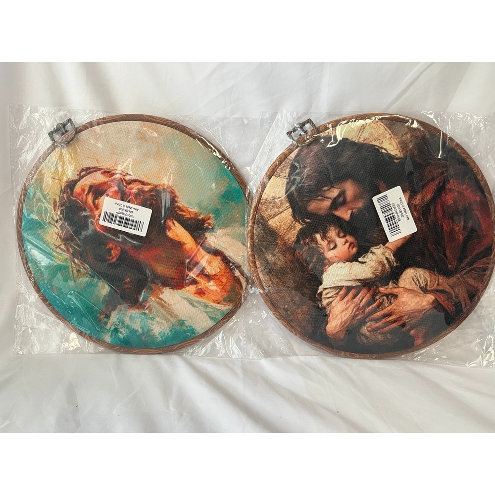 Set of 2 Christian Religious Round Fabric Wall Hanging Prints Home Decor New - Picture 2 of 6